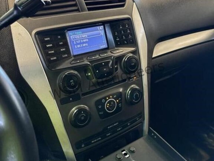 2014-ford-explorer-image-19