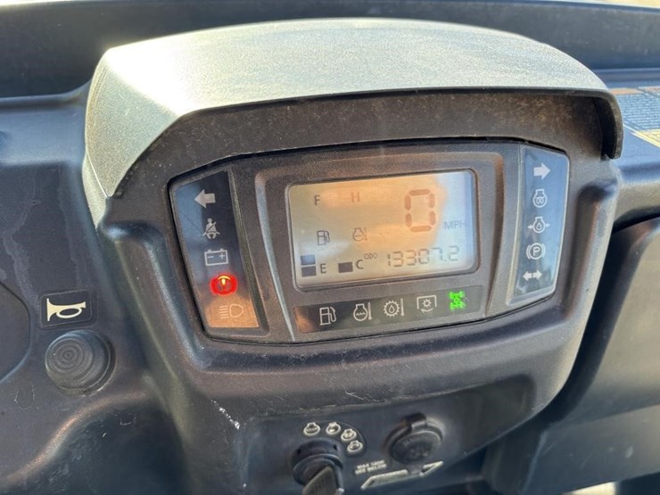 2018-kubota-rtvx1140-image-18