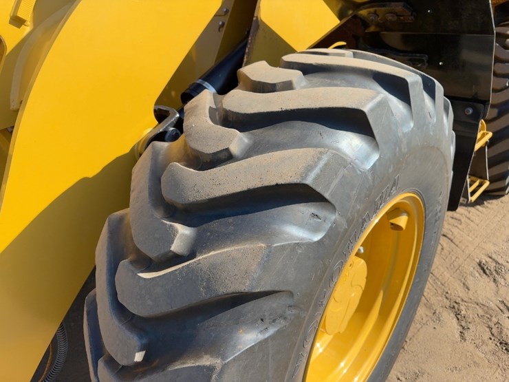 2020-caterpillar-910m-image-16