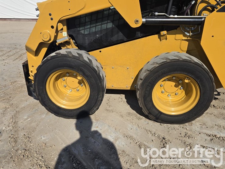 2016-caterpillar-232d-image-11