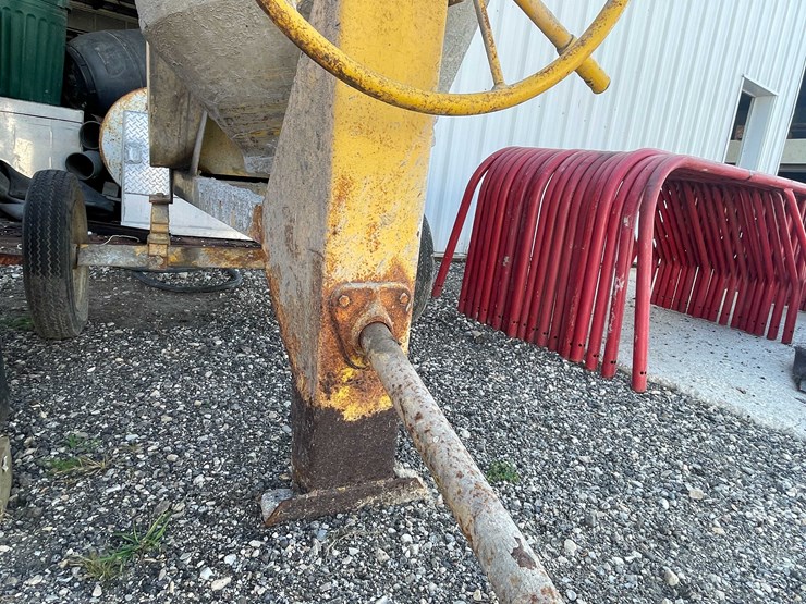#1969-•-gilson-portable-concrete-mixer-image-4