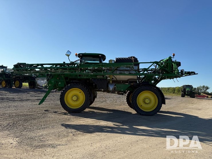 2021-john-deere-r4044-image-24