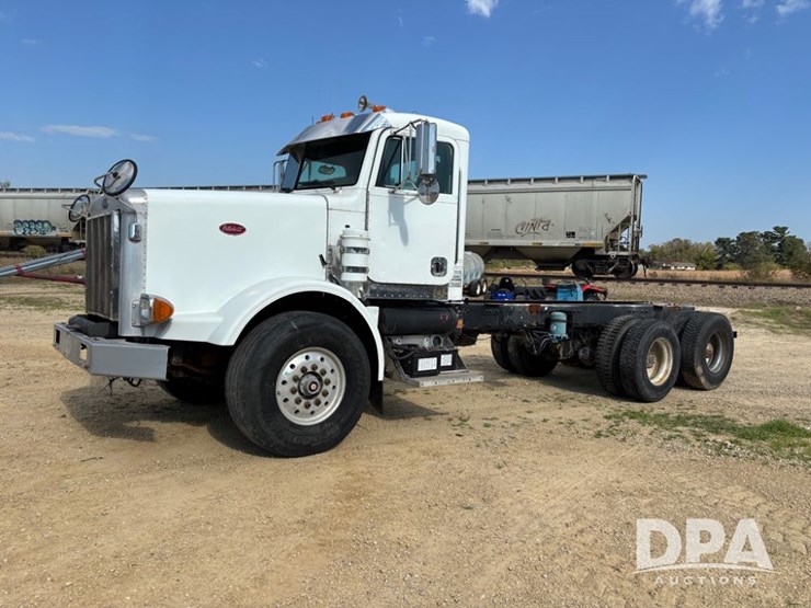2001-peterbilt-357-image-21