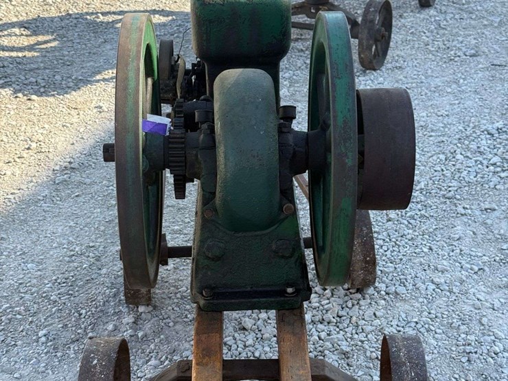 hercules-1½-hp-hit-&-miss-engine-on-truck-image-4