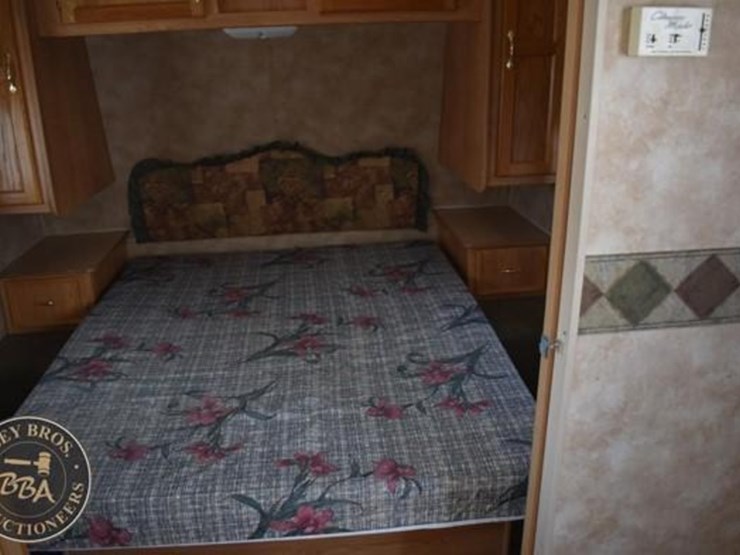 2004-keystone-rv-co-hornet-sport-27bs-38101-image-13