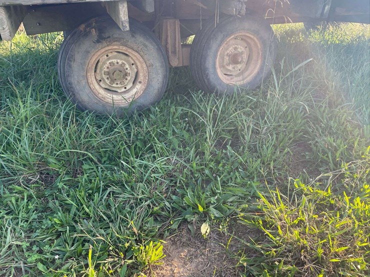 tandem-axle-hay-wagon-as-is-image-5
