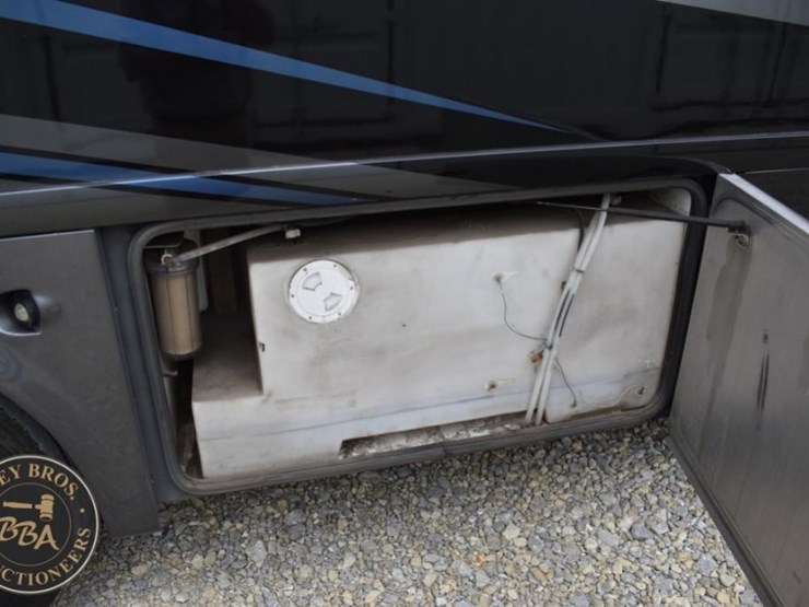 2006-thor-motor-coach-mandalay-40e-38083-image-23