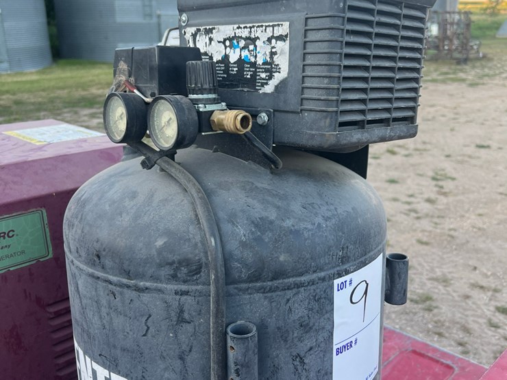 central-pneumatic-upright-air-compressor,-125-psi-image-5
