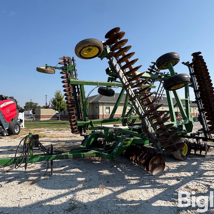 2007 JOHN DEERE 637