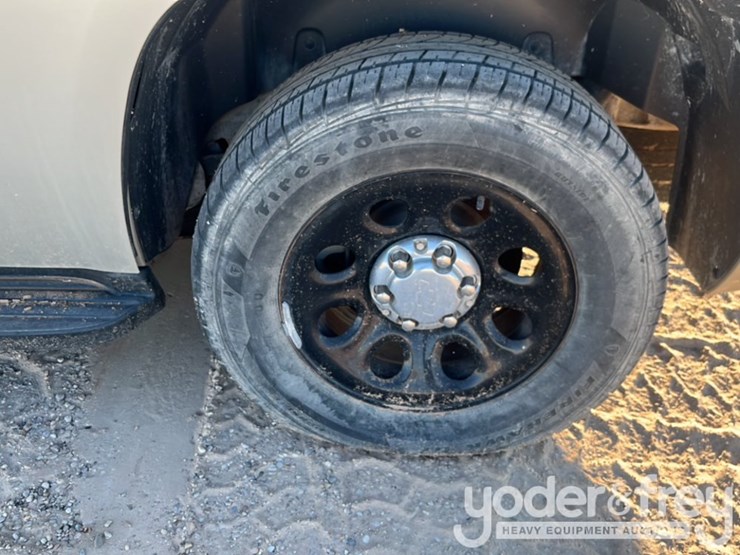 2012-chevrolet-tahoe-image-10