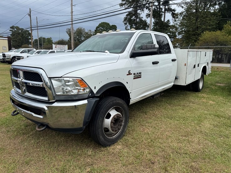 2016-ram-4500-tradesman-image-1