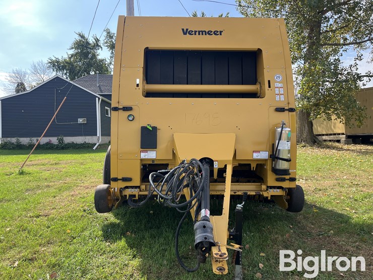 2023-vermeer-605n-cornstalk-special-image-2