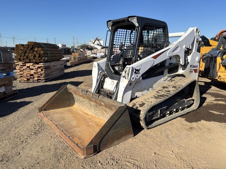2022-bobcat-t740-image-1