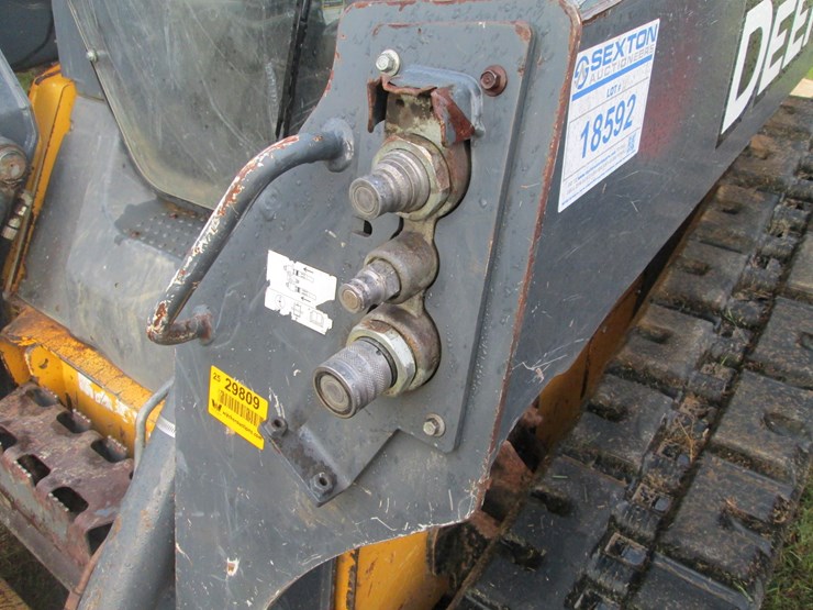 deere-323e-image-14