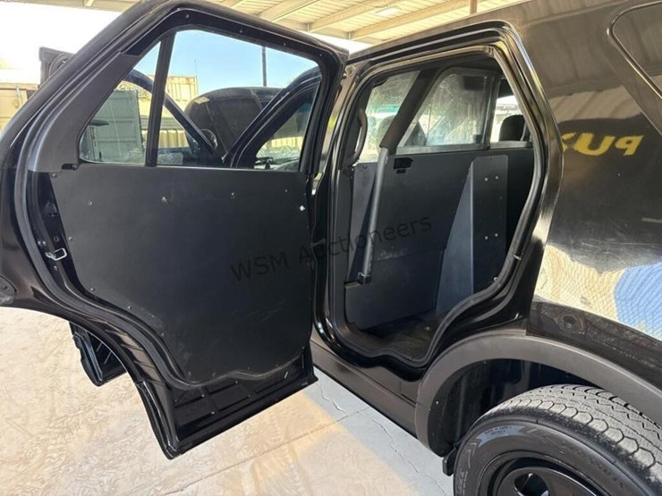 2014-ford-explorer-image-25