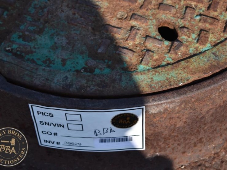 heavy-duty-cast-iron-manhole-cover,-image-2