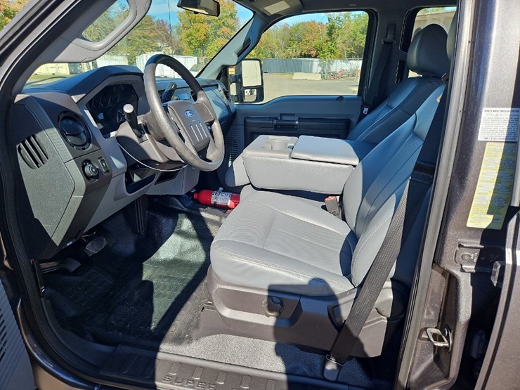 2015-ford-f550-xl-image-16