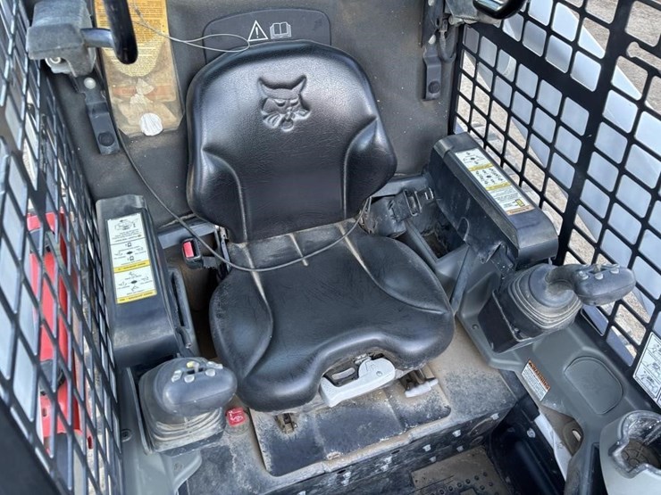 2022-bobcat-t740-image-20