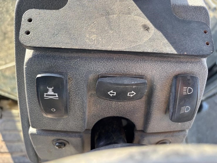 2011-deere-872gp-image-43