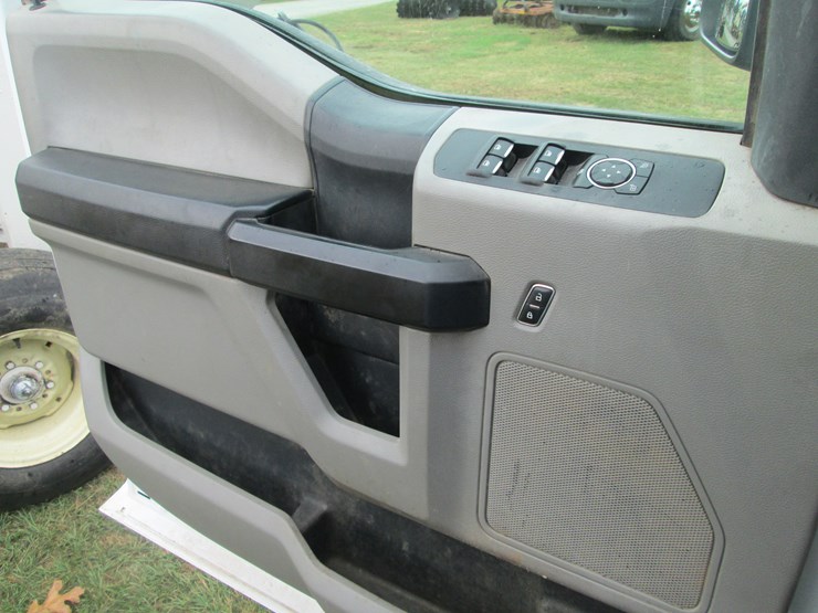 2017-ford-f350-xl-image-34