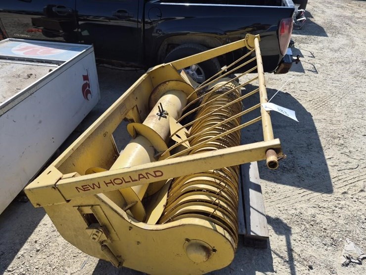 new-holland-770w-image-1