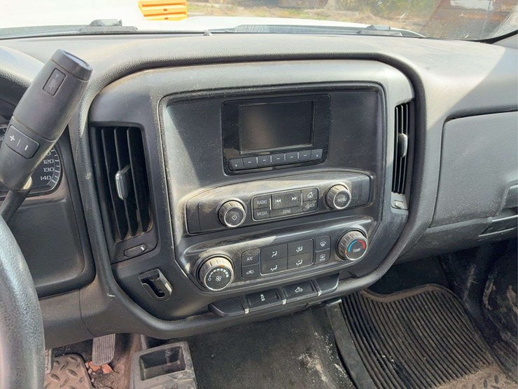 2015-chevy-silverado-3500hd-image-27