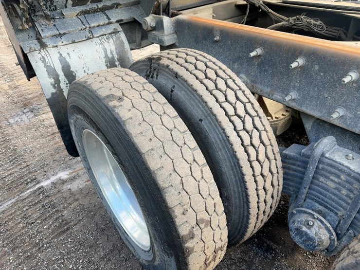 2017-mack-granite-gu713-image-22