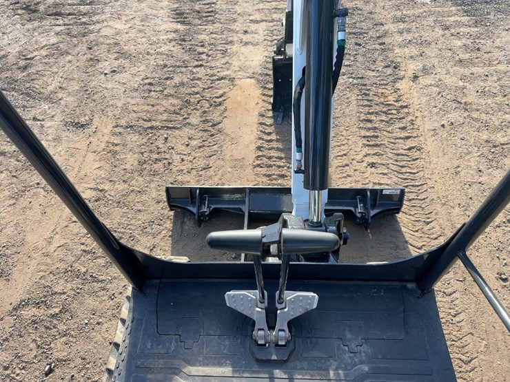 2022-bobcat-e20-image-30