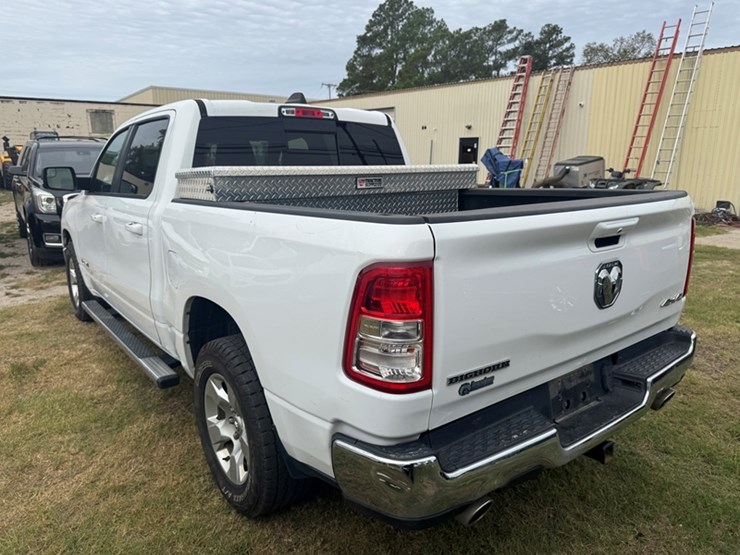 2021-ram-1500-big-horn-image-5