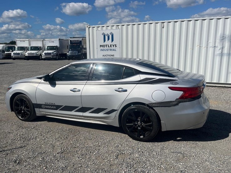 2016-nissan-maxima-4d-sedan-image-2