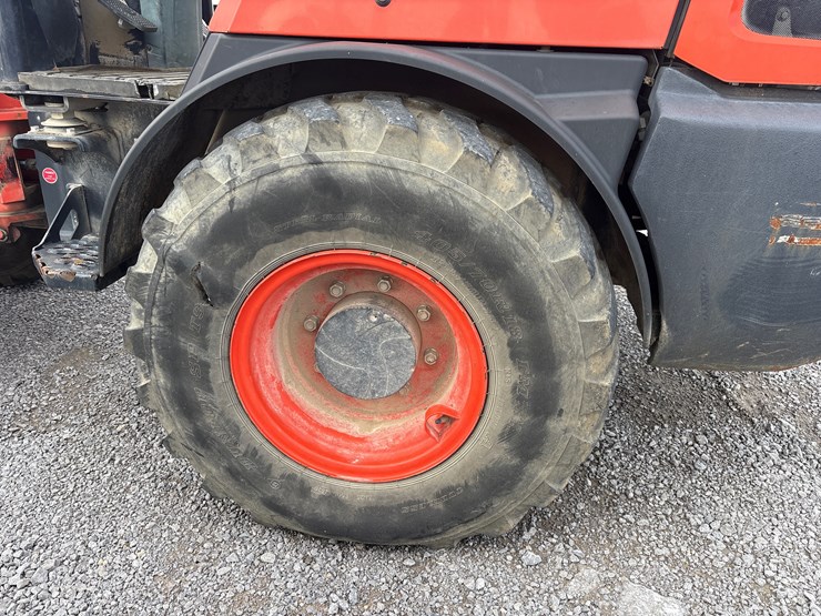 2021-kubota-r640-image-7
