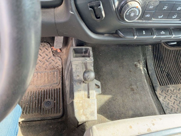 2015-chevy-silverado-3500hd-image-28
