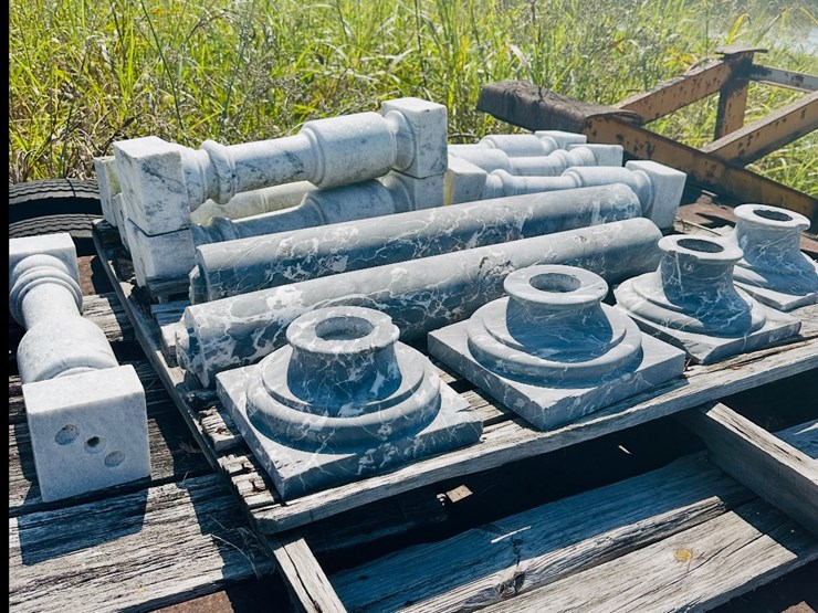 #907-•-balusters-image-1