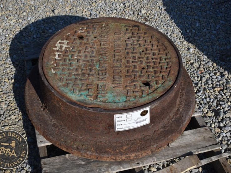 heavy-duty-cast-iron-manhole-cover,-image-1