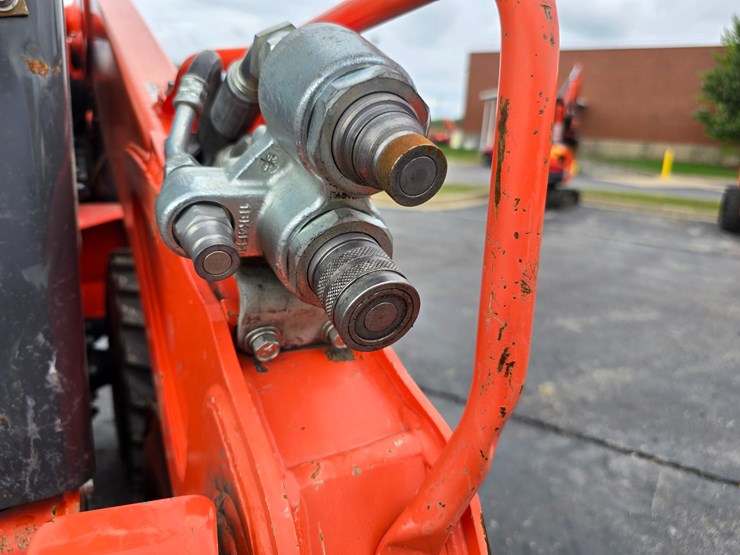 2019-kubota-ssv75-image-22