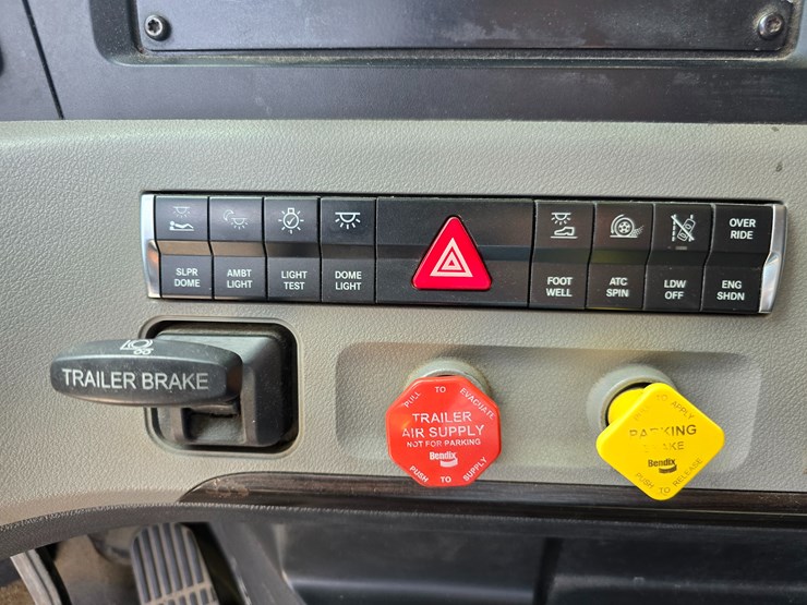2019-freightliner-cascadia-126-image-66