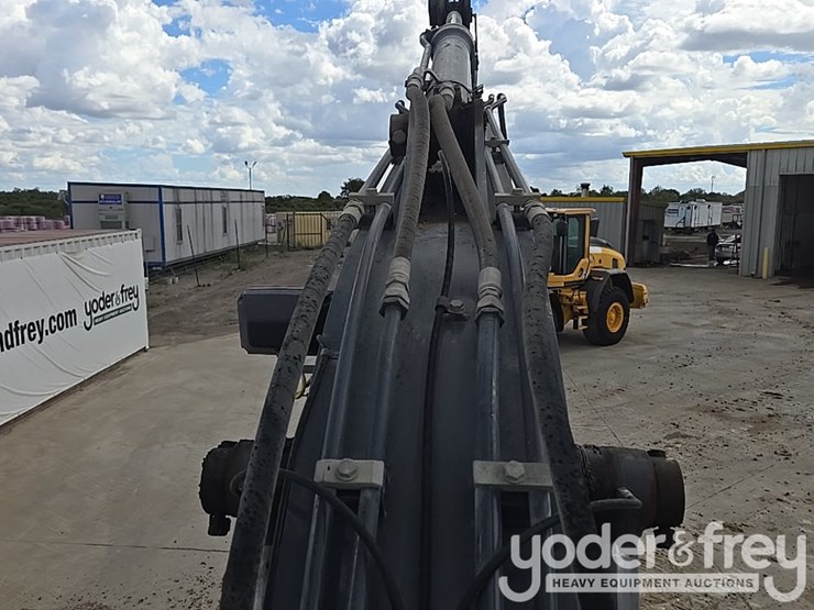 2022-deere-130g-image-53