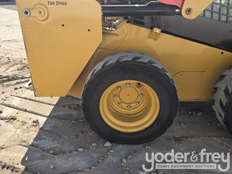 2016-caterpillar-232d-image-12
