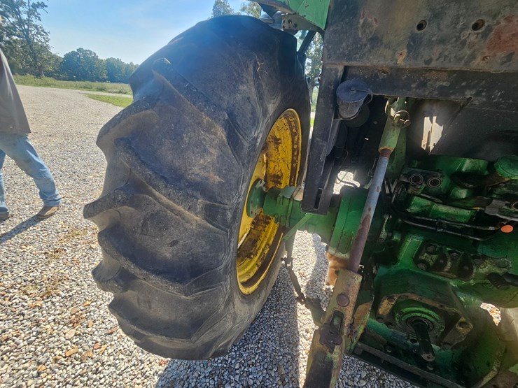 john-deere-3040-image-54