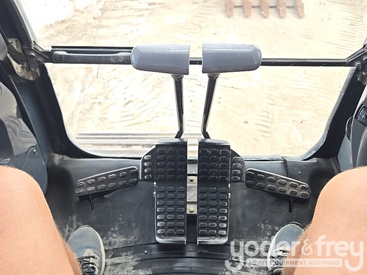 2022-deere-130g-image-62