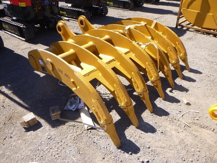 caterpillar-320-image-2
