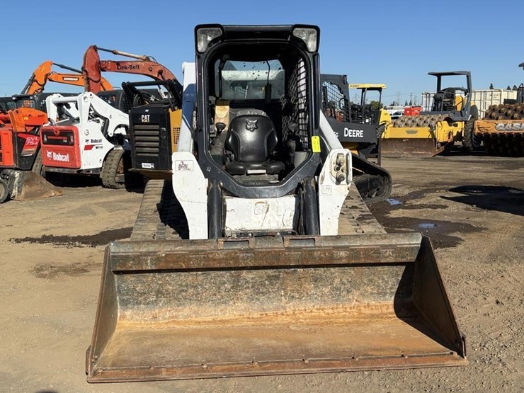 2022-bobcat-t740-image-6