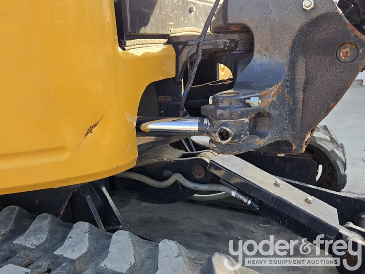 2022-deere-26g-image-39