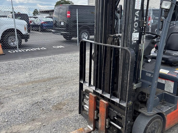 2020-toyota-8fbe20u-3000lb-electric-warehouse-forklift-image-13
