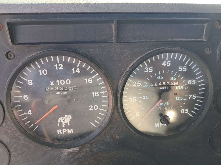 2000-mack-ch-tanker-truck-image-33