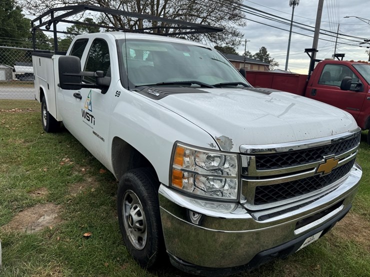 2013-chevrolet-silverado-2500-image-2
