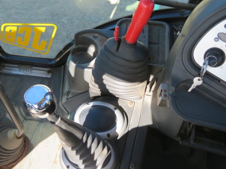 2003-jcb-214-image-12