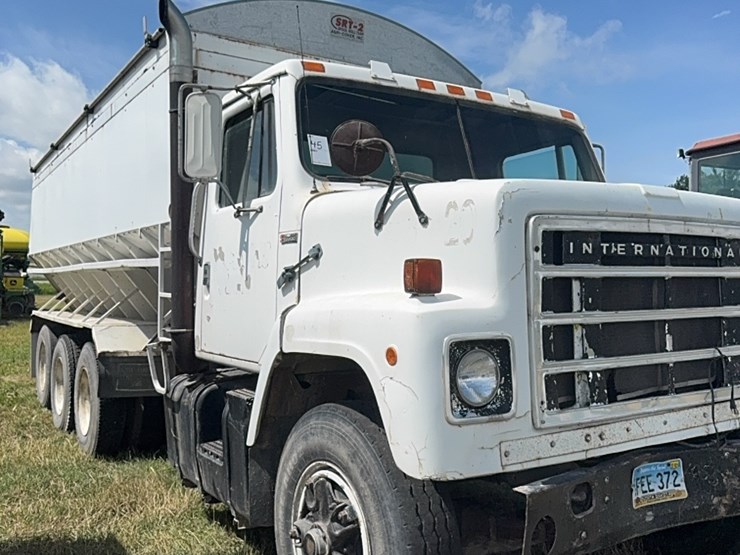 international-tri-axle-truck,-model-2200,--live-bottom,-detroit-diesel,-9-speed-manual,-roll-tarp-image-21