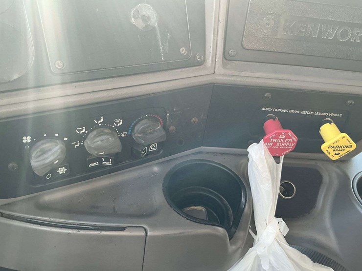 2007-kenworth-t2000-image-8