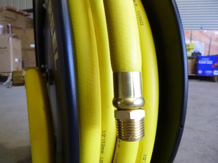 50'x1/2"-retractable-air-hose-reel-image-4